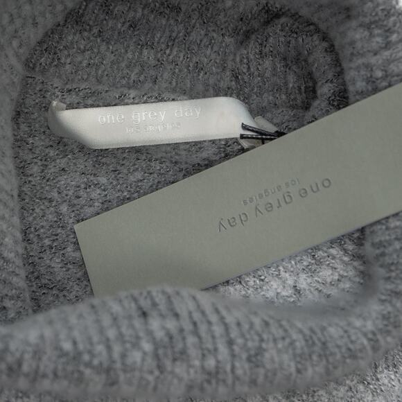 Revolve One Grey Day Gray Puff Sleeve Sweater Size Large - Picture 5 of 10